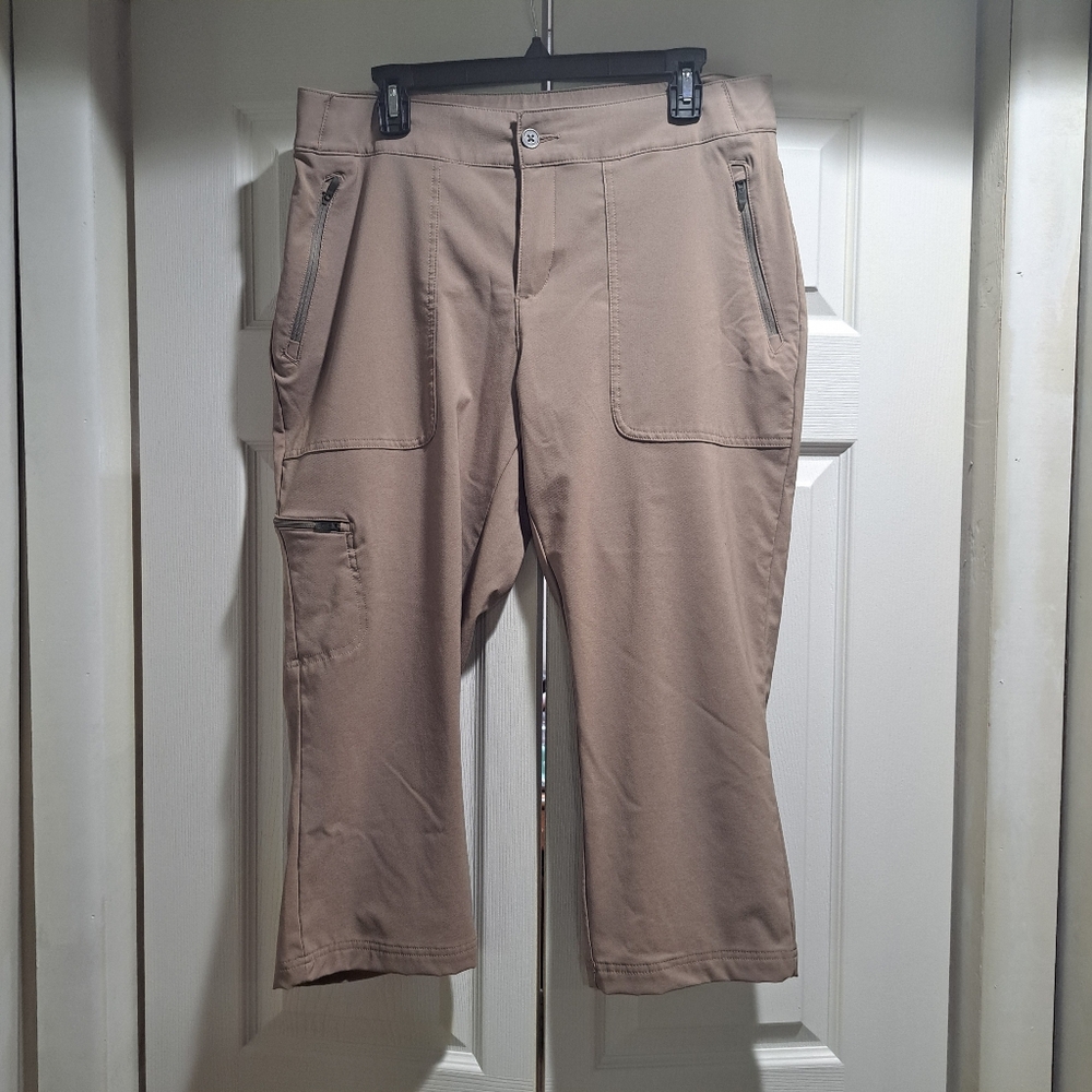 Columbia size 14 Lightweight Cropped Tan hiking Pants